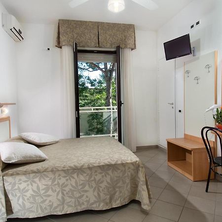 Hotel Trieste Cervia Buitenkant foto