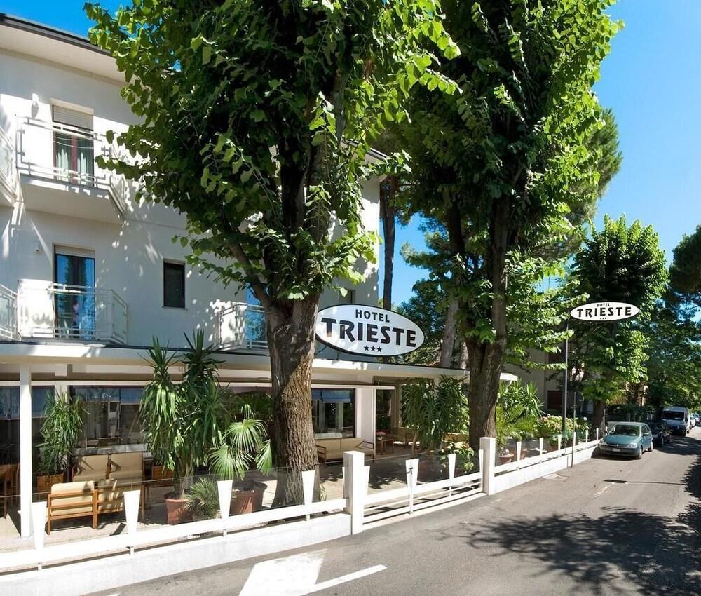 Hotel Trieste Cervia Buitenkant foto