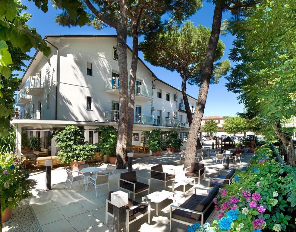 Hotel Trieste Cervia Buitenkant foto