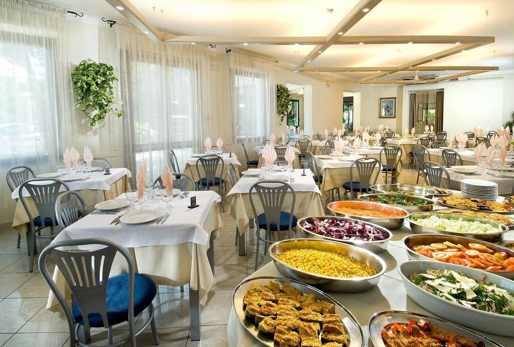 Hotel Trieste Cervia Buitenkant foto