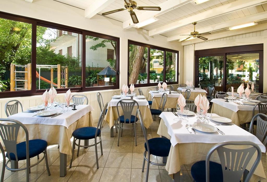 Hotel Trieste Cervia Buitenkant foto