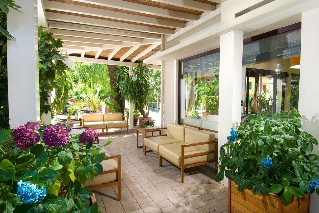 Hotel Trieste Cervia Buitenkant foto