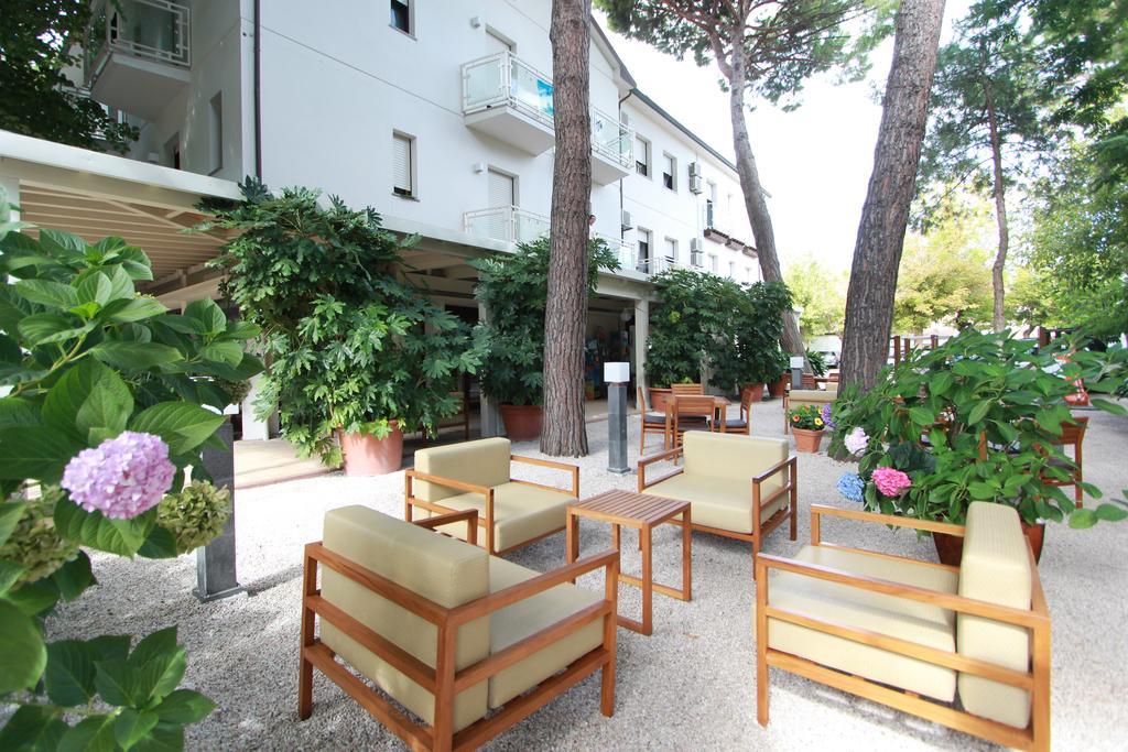 Hotel Trieste Cervia Buitenkant foto