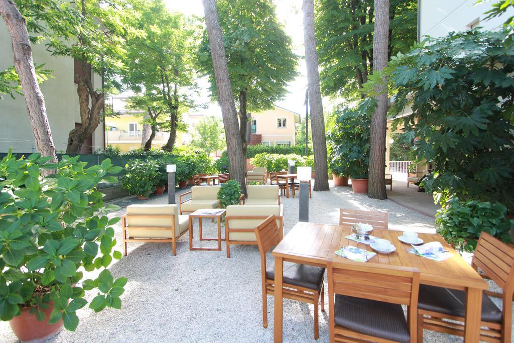 Hotel Trieste Cervia Buitenkant foto